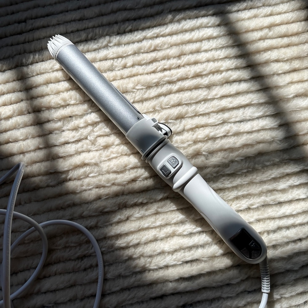 Automatic Rotating Curling Iron for fast styling and lasting results up to 450’F